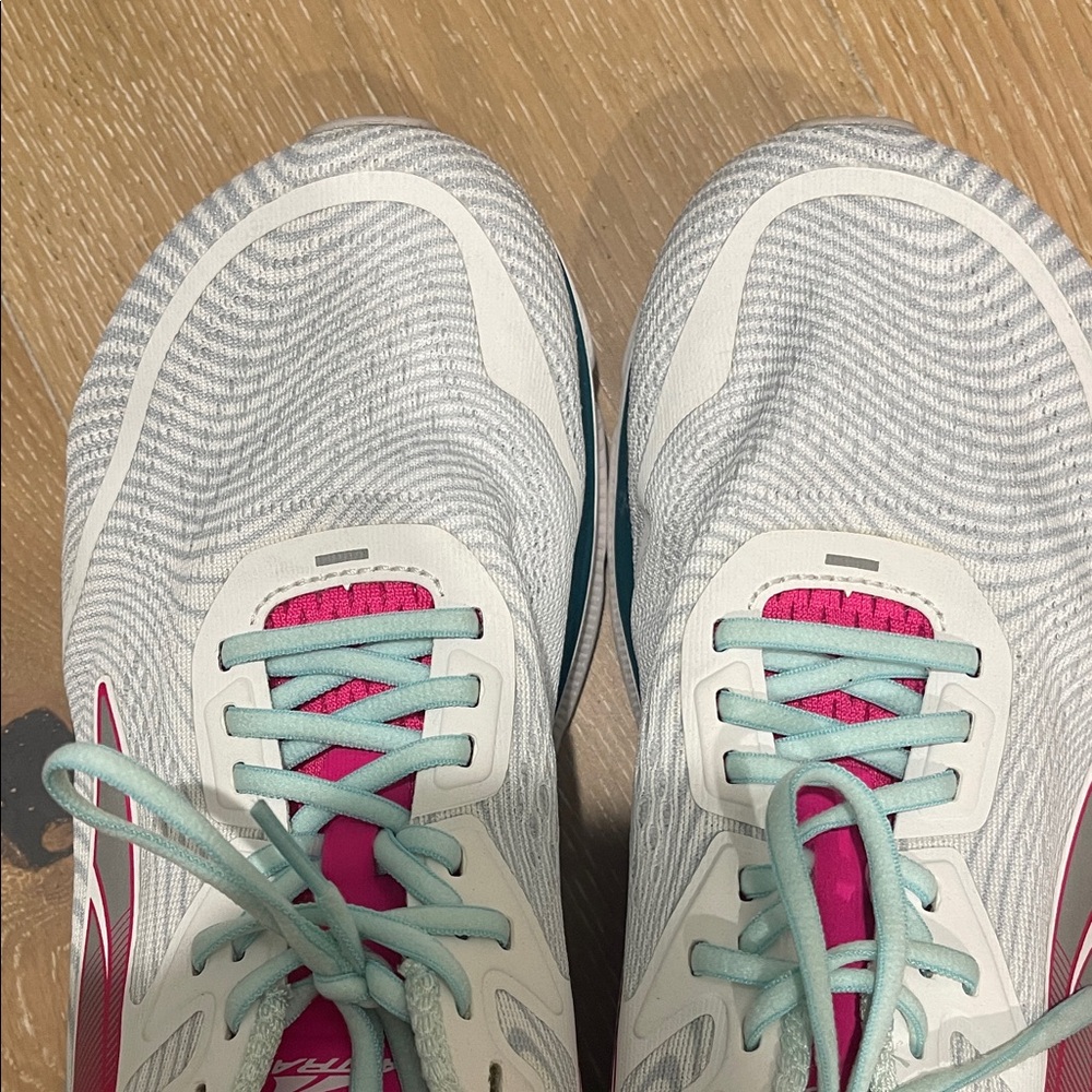 Altra Running- Worn 1x - Picture 3 of 6